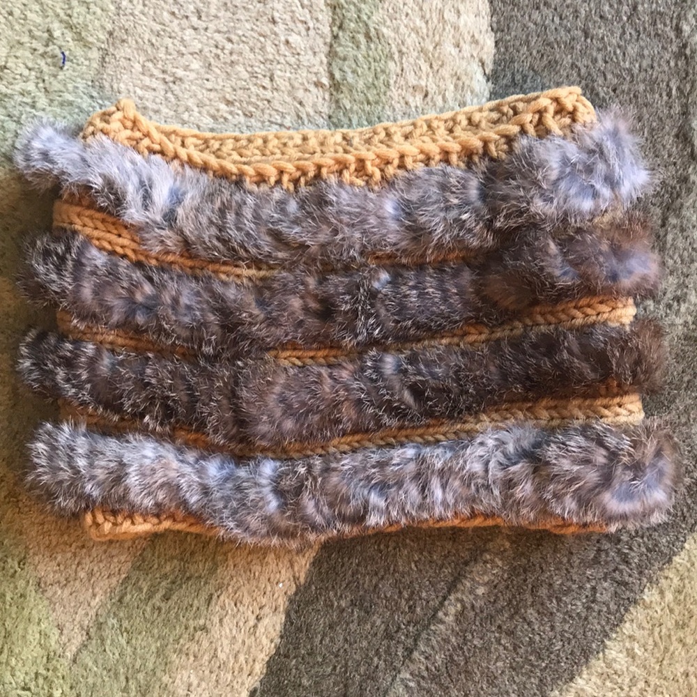 A scarf with fur